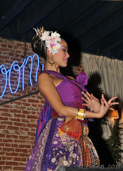 10 02 09 persconferentie thaise dansers 3