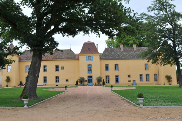 11 07 22 chateau d origny front pancarte