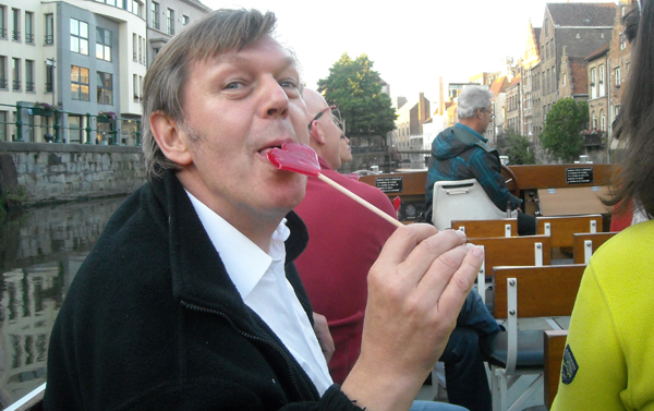 lichtroze oortjes freddy claeys pancarte