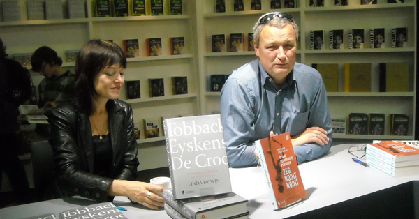 boekenbeurs 2011 linda de win alain remue pancartet