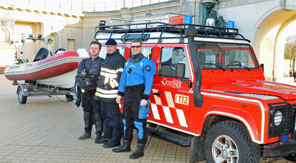 nieuwjaarsduik oostende 2012 1 brandweer pancarte klein