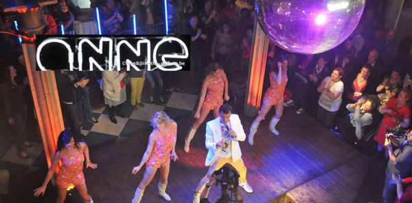 anne s caf intro   pancarte
