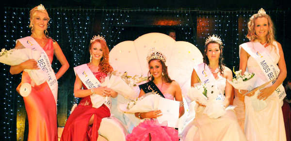 miss benelux finale podium pancarte