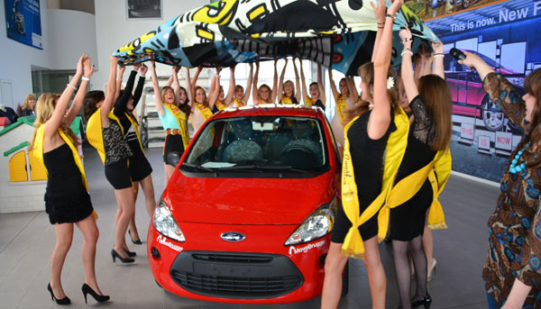miss coast 2013 persvoorstelling auto pancarte 1