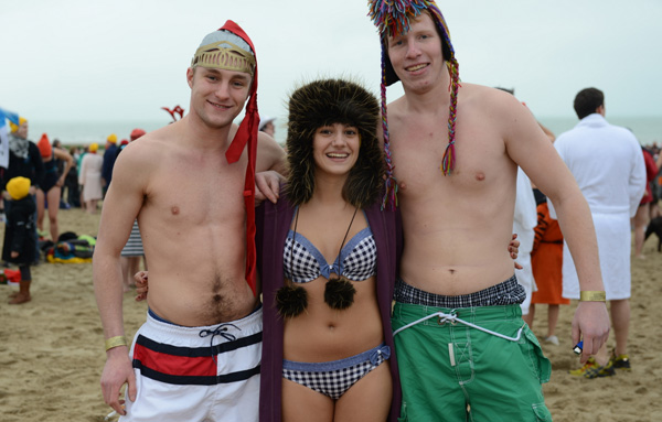 nieuwjaarsduik oostende 2013 berenmuts pancarte